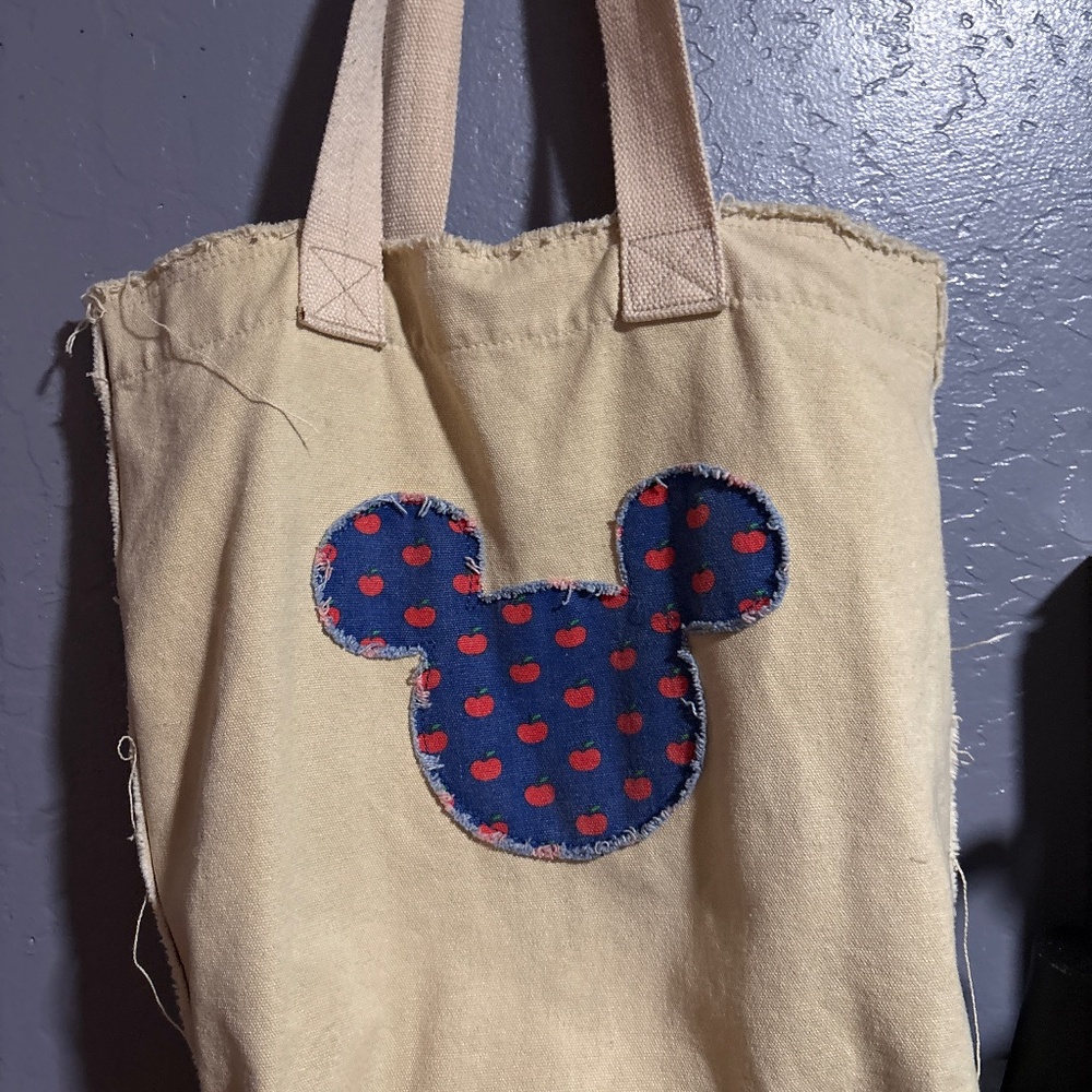 2008 Walt Disneyworld theme park tote with match wallet